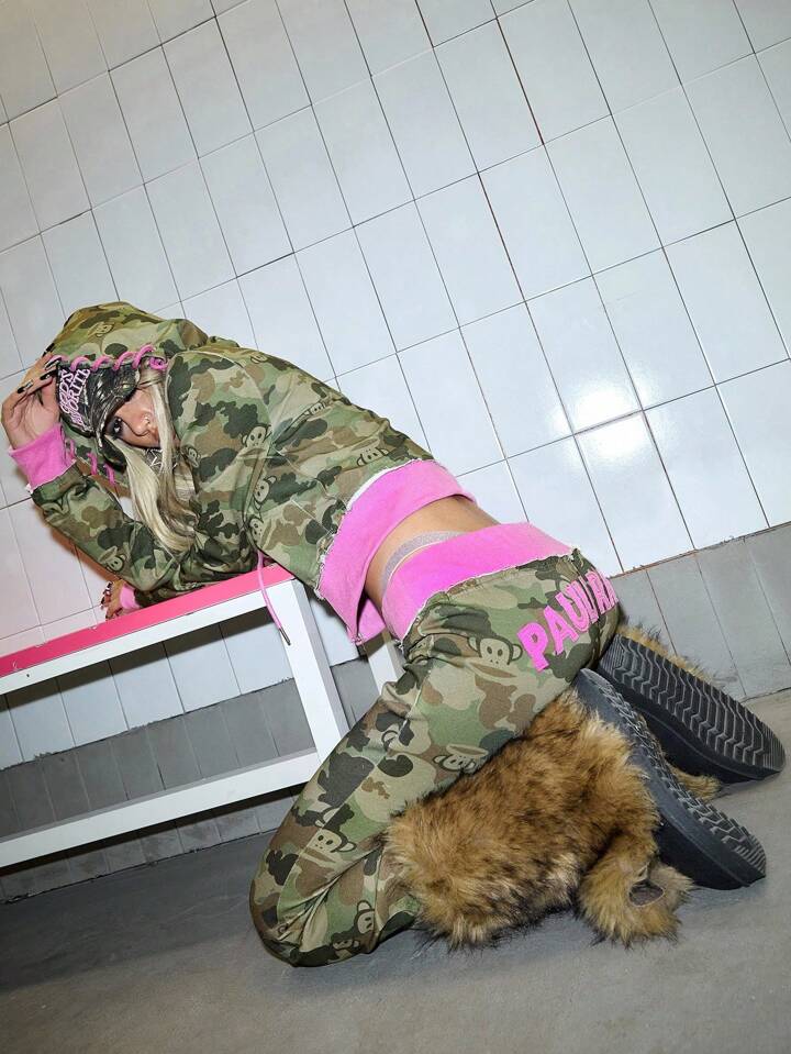 Paul Frank X ROMWE 2pcs Y2K Kpop Subculture Baddie Collab Logo Camo Print Embroidered Sweatshirt & Sweatpants Set