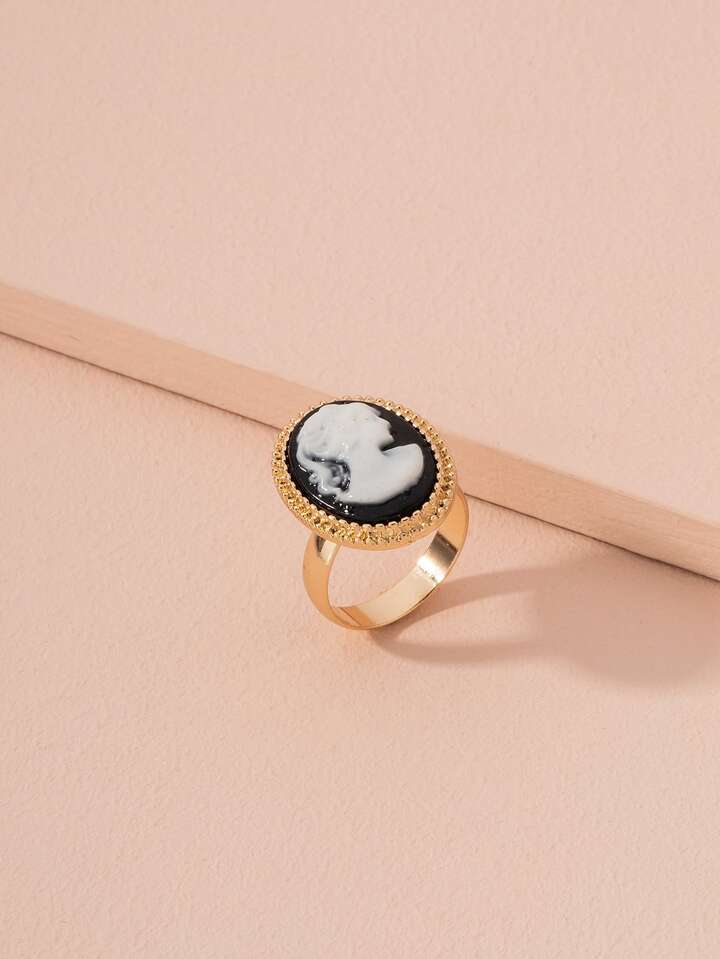 Figure Detail Ring