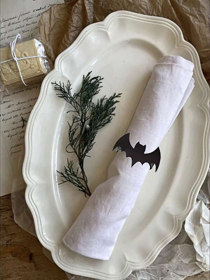 6pcs Bat Napkin Rings - Gothic Black Tableware For Spooky Dinner Parties, Halloween BatMetal Napkin Holders With Claw Design,Home Decor,Creative